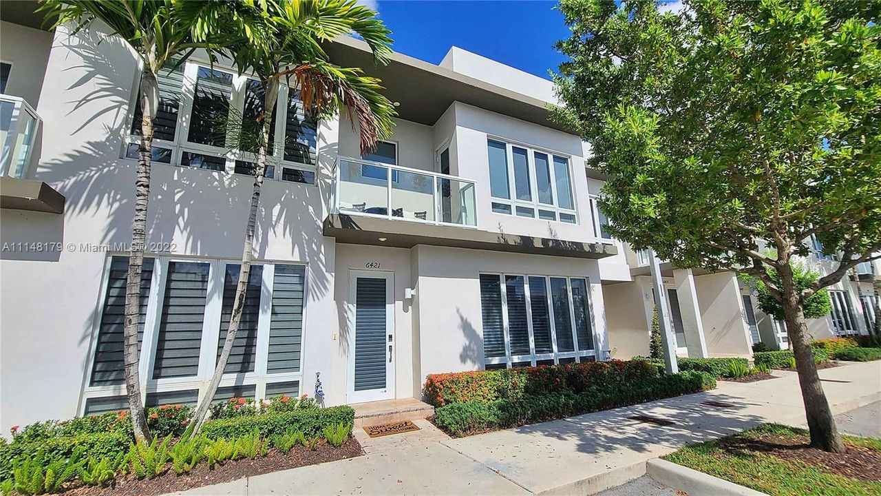 Recently Sold: $740,000 (4 beds, 4 baths, 2464 Square Feet)