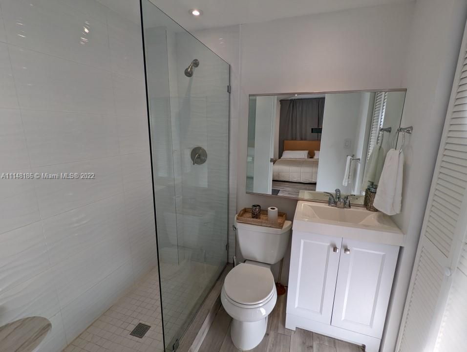 最近售出: $1,195,000 (3 贝兹, 2 浴室, 1377 平方英尺)