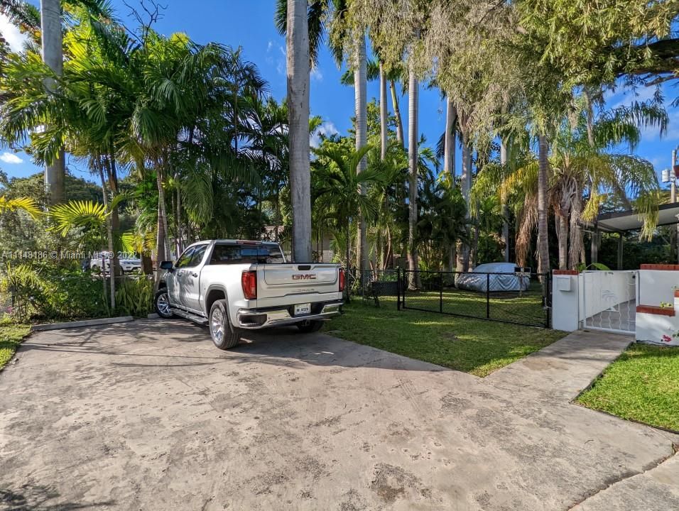 Recently Sold: $1,195,000 (3 beds, 2 baths, 1377 Square Feet)