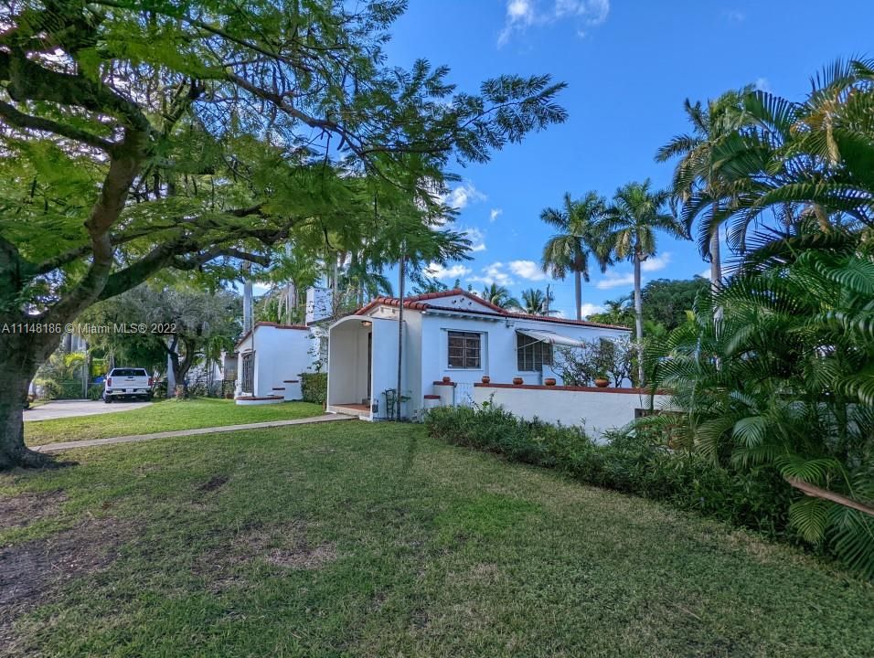 Recently Sold: $1,195,000 (3 beds, 2 baths, 1377 Square Feet)