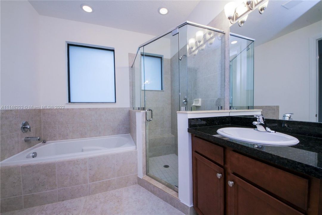 Недавно арендовано: $3,400 (3 спален, 2 ванн, 1950 Квадратных фут)