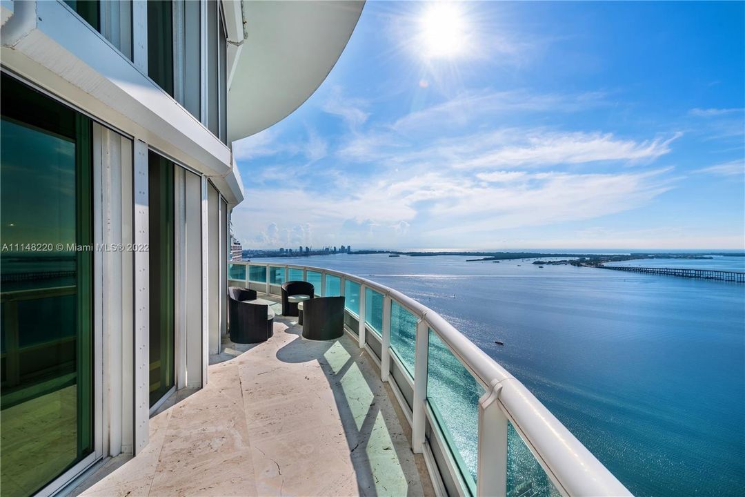 Recently Sold: $4,875,000 (4 beds, 5 baths, 5730 Square Feet)