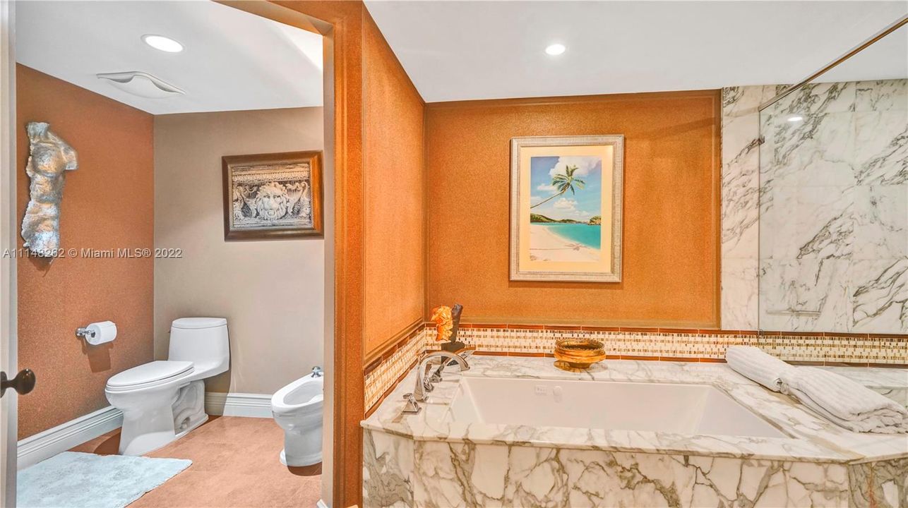 最近售出: $1,899,000 (3 贝兹, 3 浴室, 3264 平方英尺)