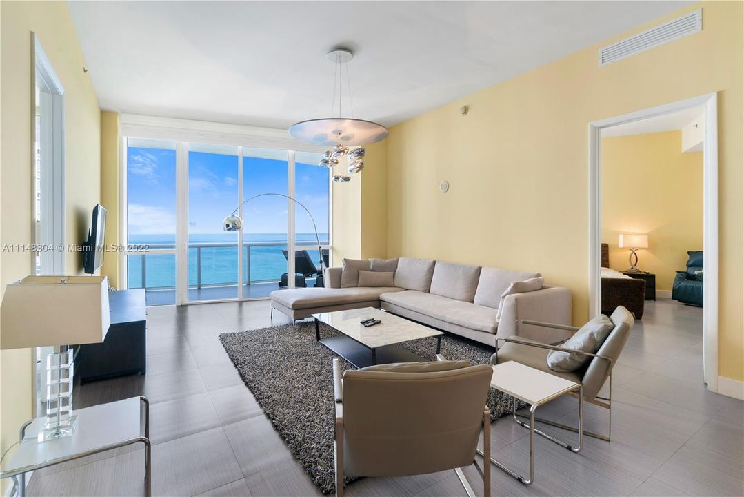 Recently Sold: $1,450,000 (3 beds, 3 baths, 1935 Square Feet)