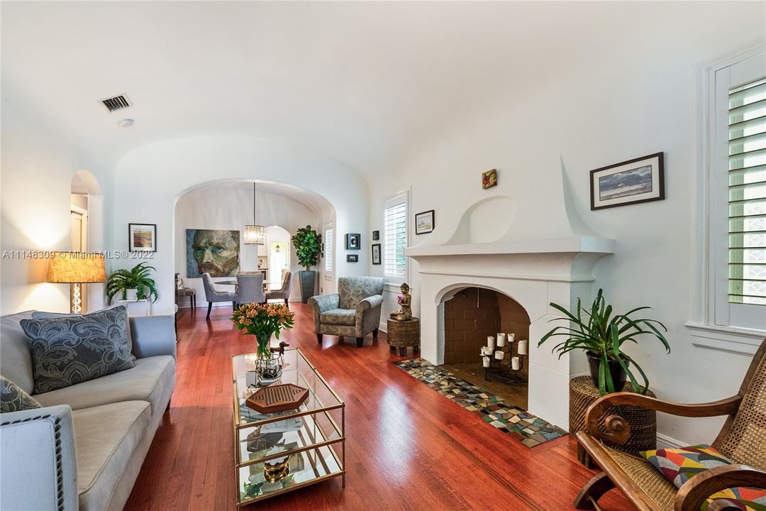 Recently Sold: $1,000,000 (3 beds, 3 baths, 1752 Square Feet)