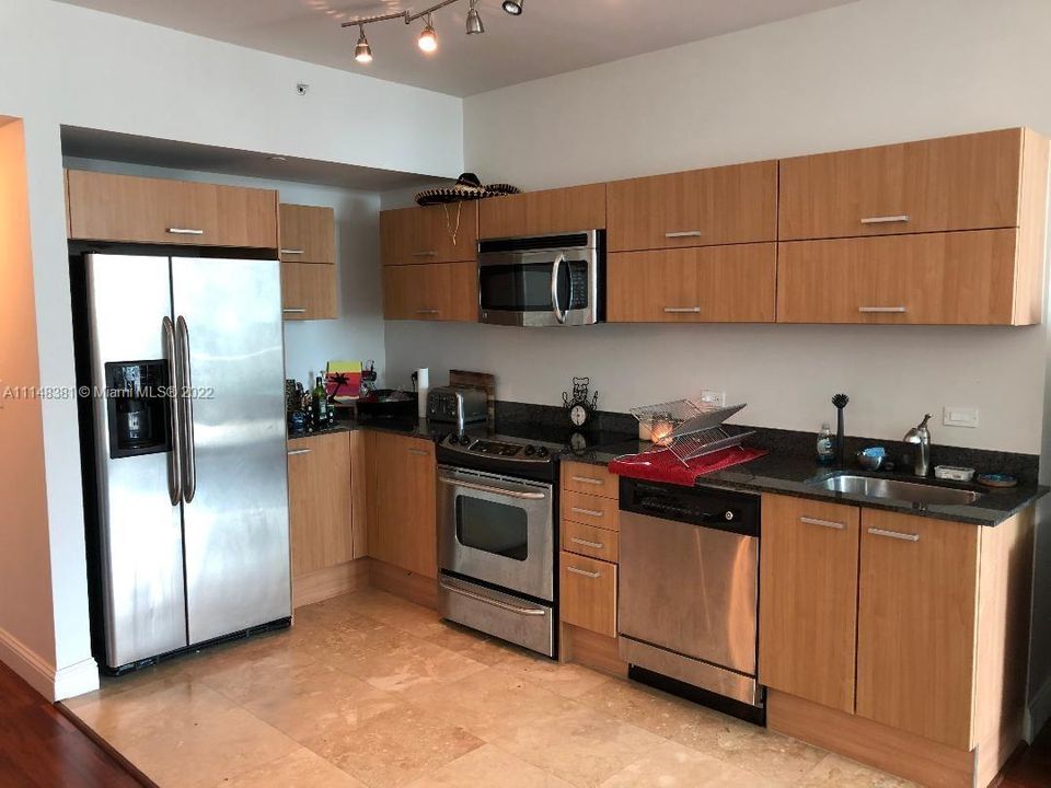 Recently Sold: $350,000 (1 beds, 1 baths, 768 Square Feet)