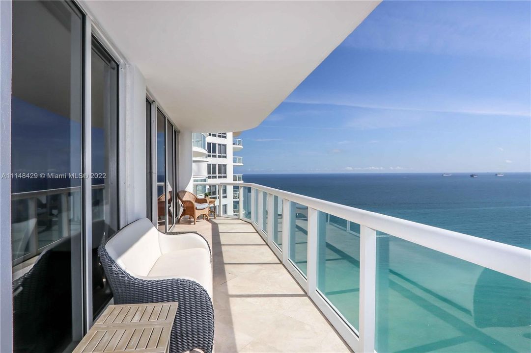 Recently Sold: $1,550,000 (2 beds, 2 baths, 1322 Square Feet)