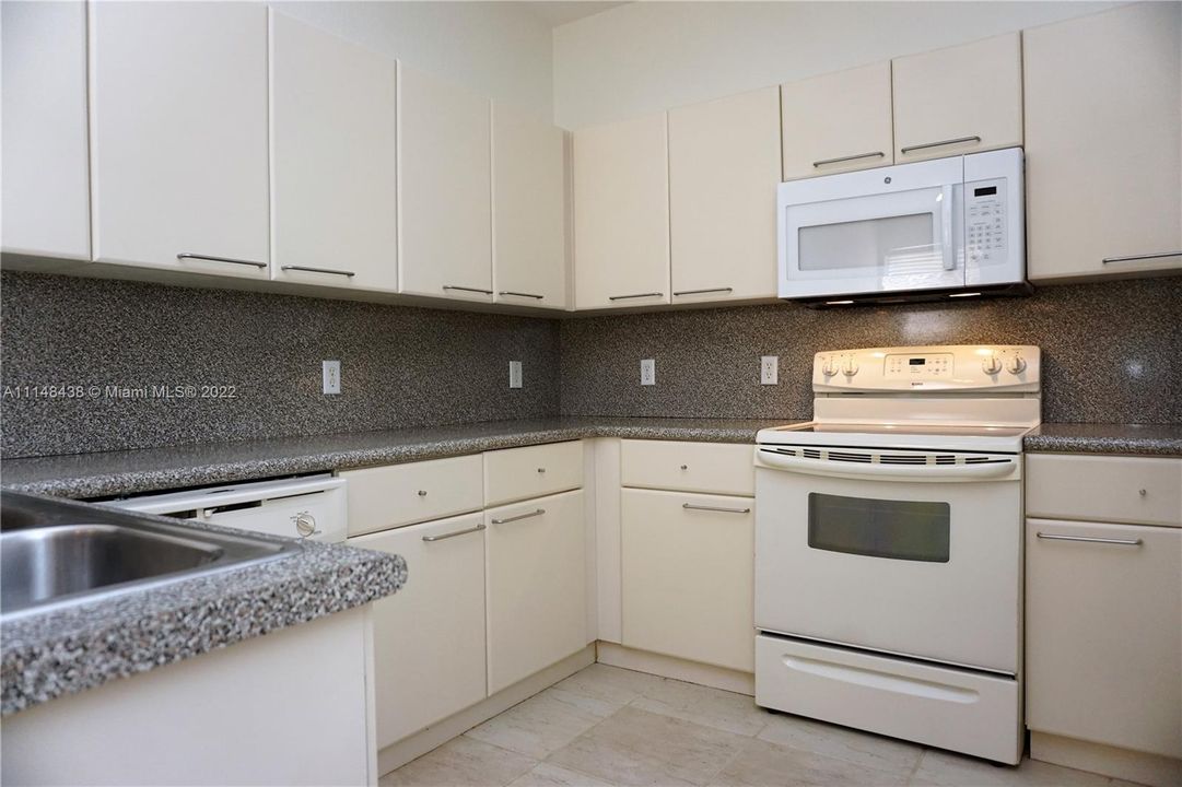 Vendido Recientemente: $265,000 (3 camas, 2 baños, 1524 Pies cuadrados)