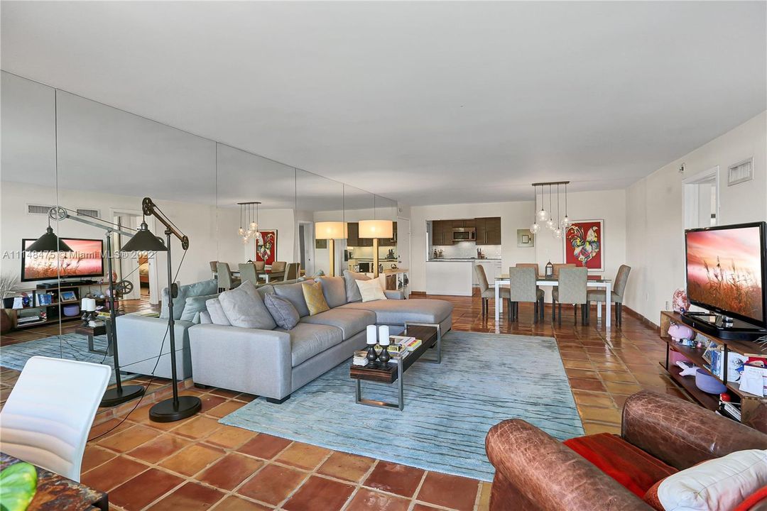 Recently Sold: $695,000 (2 beds, 2 baths, 1070 Square Feet)