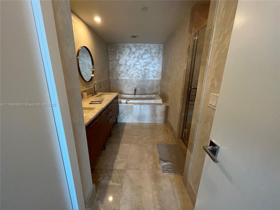 Recently Sold: $1,100,000 (1 beds, 1 baths, 862 Square Feet)