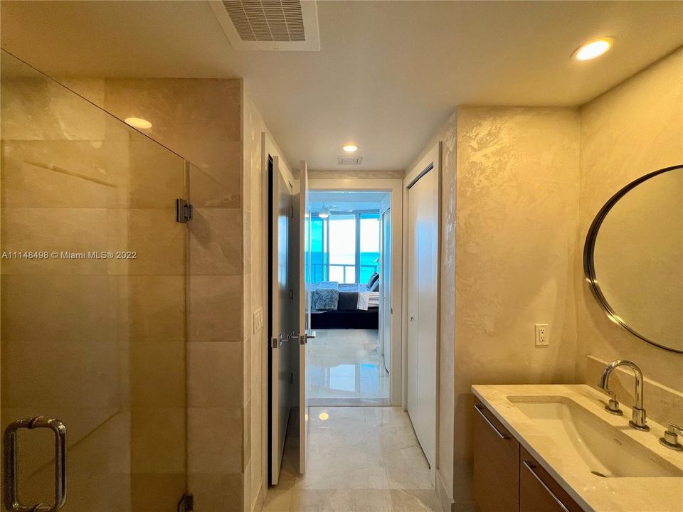 Recently Sold: $1,100,000 (1 beds, 1 baths, 862 Square Feet)