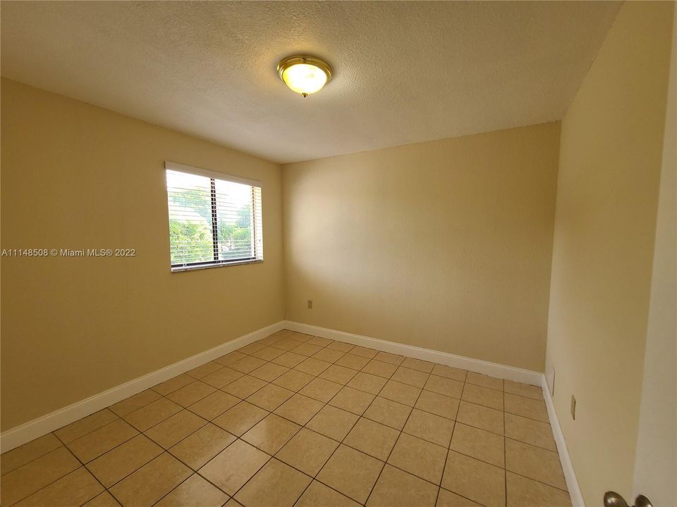 Recently Rented: $2,100 (3 beds, 2 baths, 972 Square Feet)