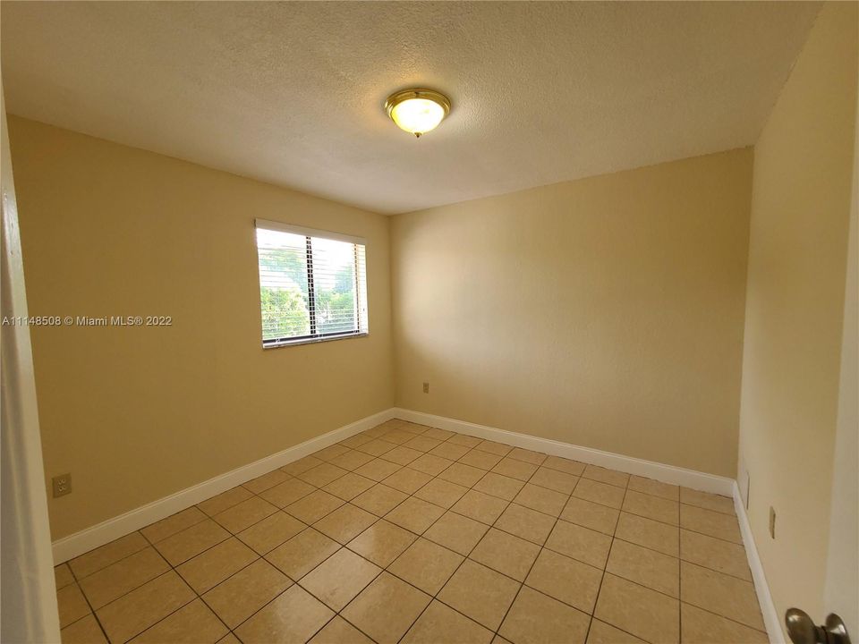 Recently Rented: $2,100 (3 beds, 2 baths, 972 Square Feet)