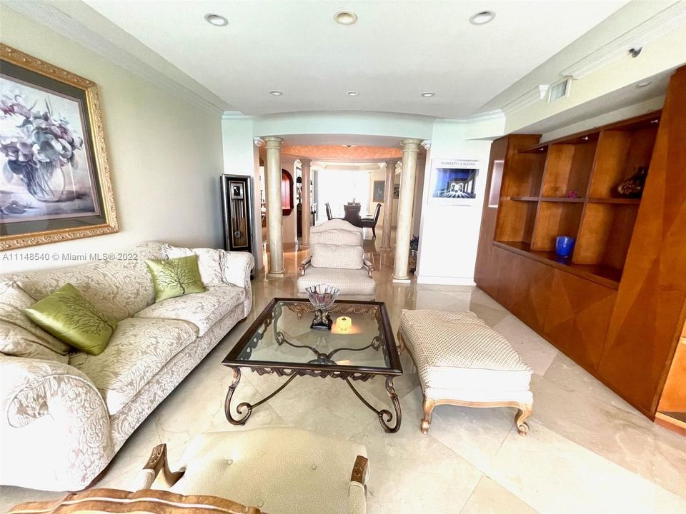 Recently Sold: $1,900,000 (3 beds, 3 baths, 2085 Square Feet)