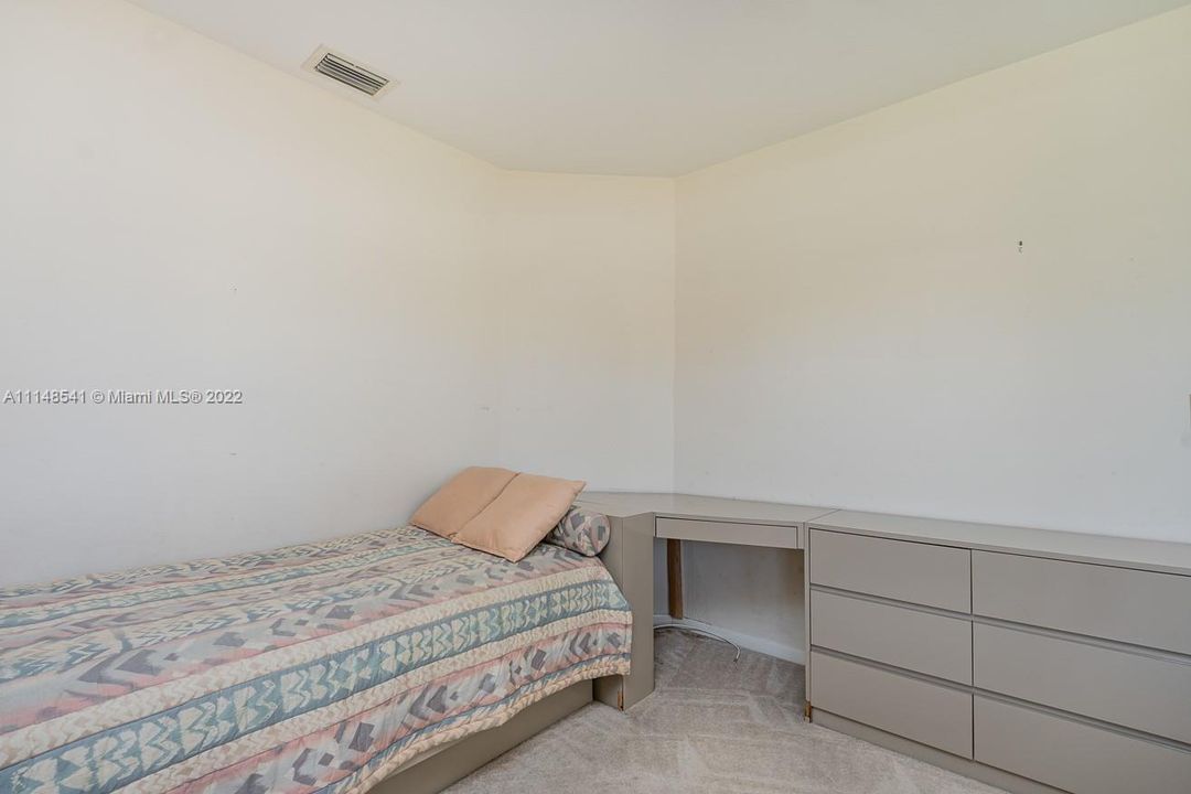 最近售出: $155,000 (3 贝兹, 2 浴室, 1688 平方英尺)