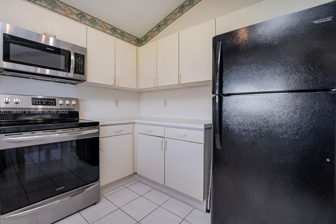 最近售出: $155,000 (3 贝兹, 2 浴室, 1688 平方英尺)