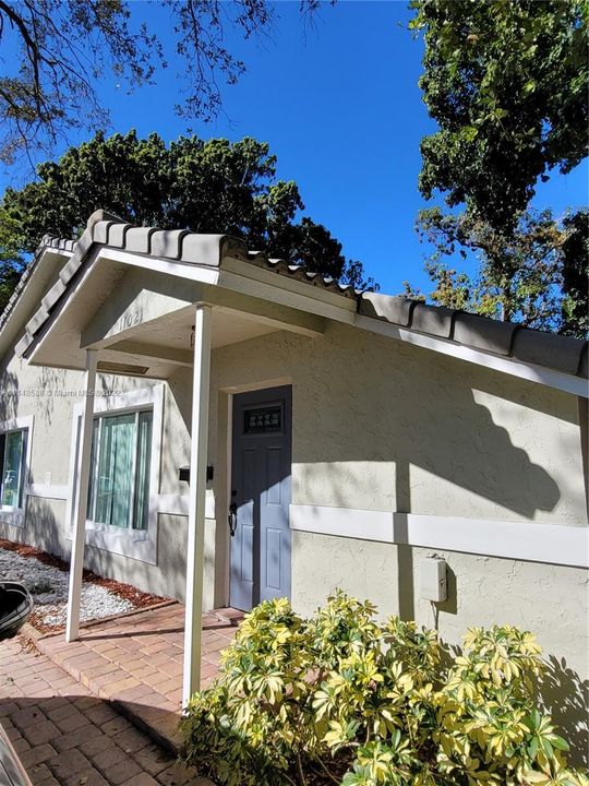 Recently Rented: $1,975 (2 beds, 2 baths, 1100 Square Feet)