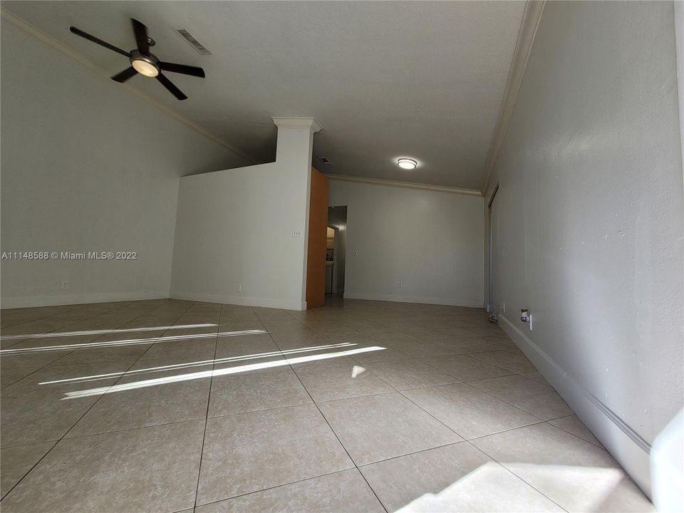 Recently Rented: $1,975 (2 beds, 2 baths, 1100 Square Feet)