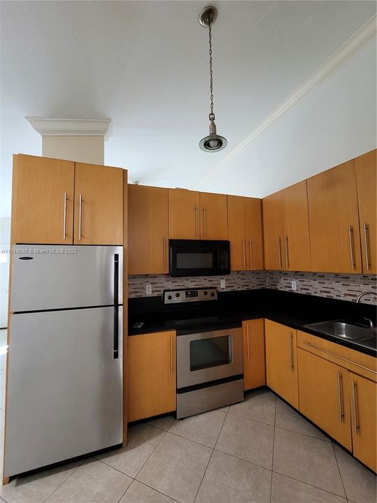Recently Rented: $1,975 (2 beds, 2 baths, 1100 Square Feet)