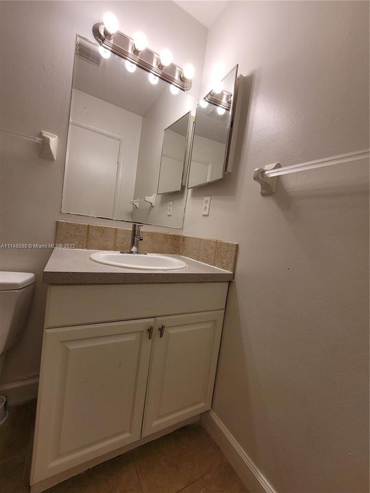 Recently Rented: $1,975 (2 beds, 2 baths, 1100 Square Feet)