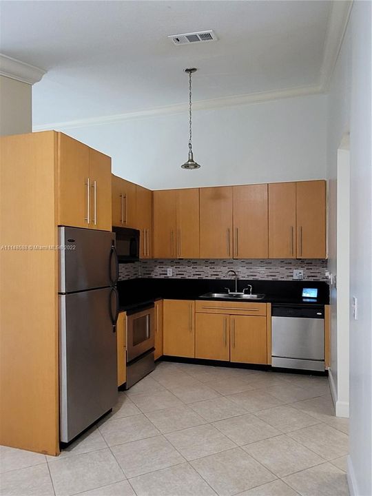 Recently Rented: $1,975 (2 beds, 2 baths, 1100 Square Feet)