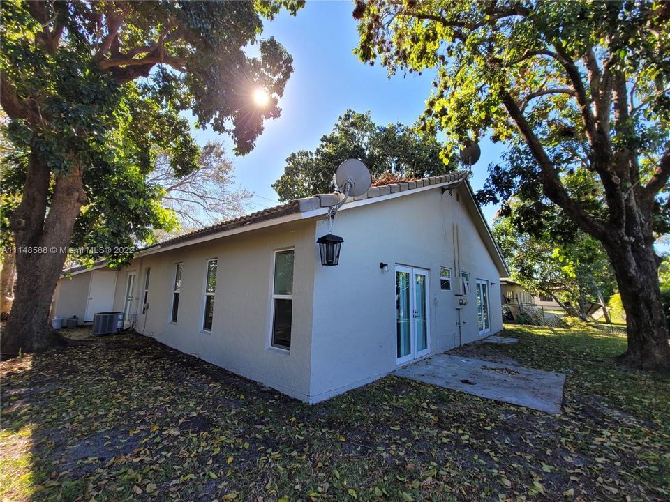 Recently Rented: $1,975 (2 beds, 2 baths, 1100 Square Feet)