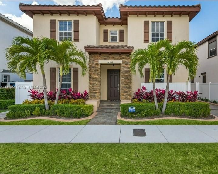 Recently Sold: $765,000 (5 beds, 4 baths, 3031 Square Feet)