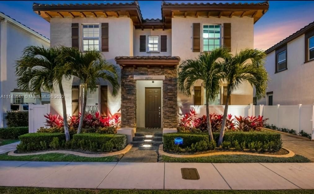 Recently Sold: $765,000 (5 beds, 4 baths, 3031 Square Feet)