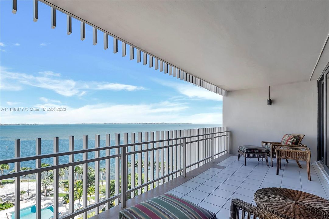 Recently Sold: $1,065,000 (2 beds, 2 baths, 1882 Square Feet)