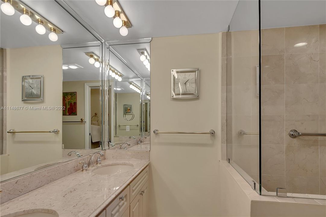 最近售出: $1,065,000 (2 贝兹, 2 浴室, 1882 平方英尺)