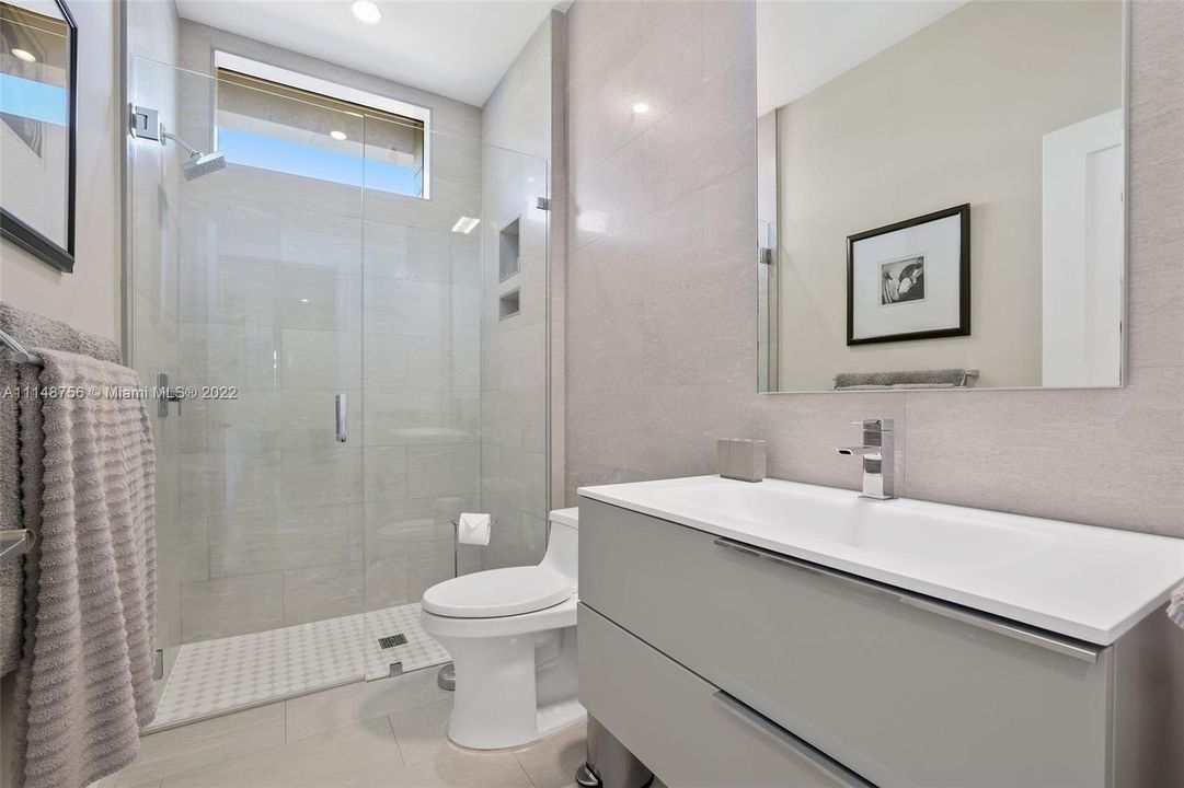 最近售出: $985,000 (3 贝兹, 2 浴室, 1817 平方英尺)