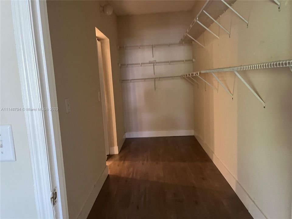 Recently Rented: $2,100 (1 beds, 1 baths, 893 Square Feet)