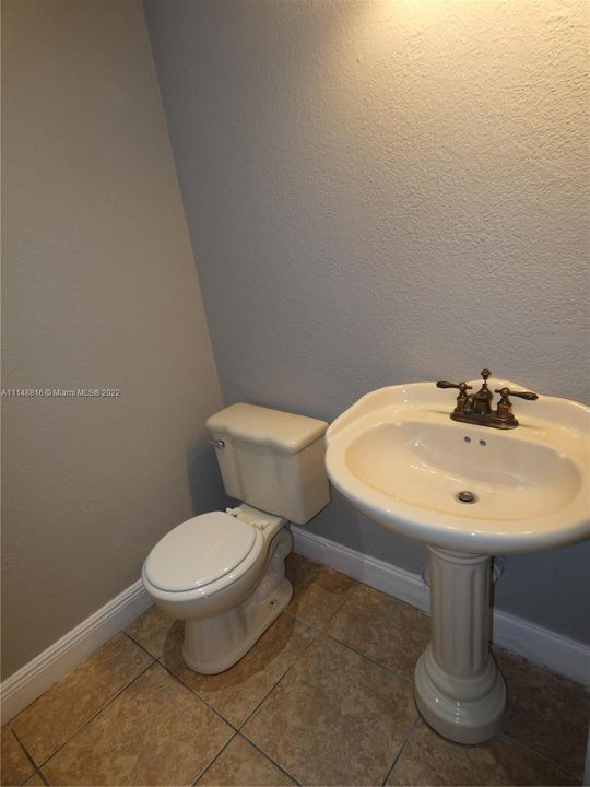 Recently Rented: $2,395 (2 beds, 2 baths, 1380 Square Feet)