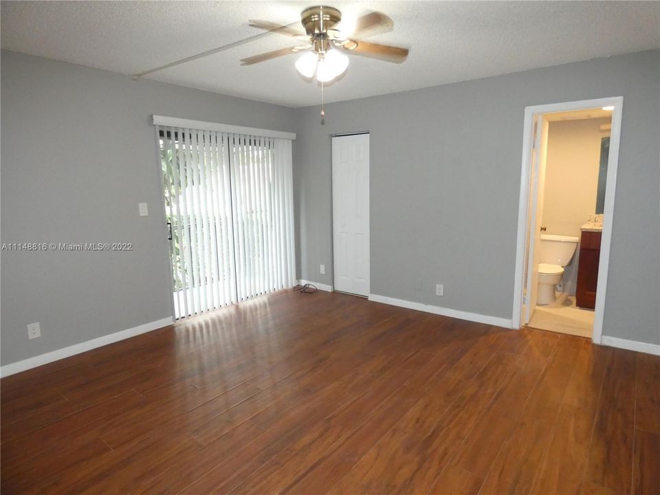 Recently Rented: $2,395 (2 beds, 2 baths, 1380 Square Feet)