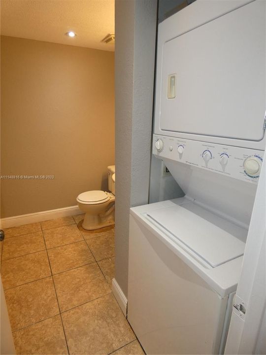 Recently Rented: $2,395 (2 beds, 2 baths, 1380 Square Feet)