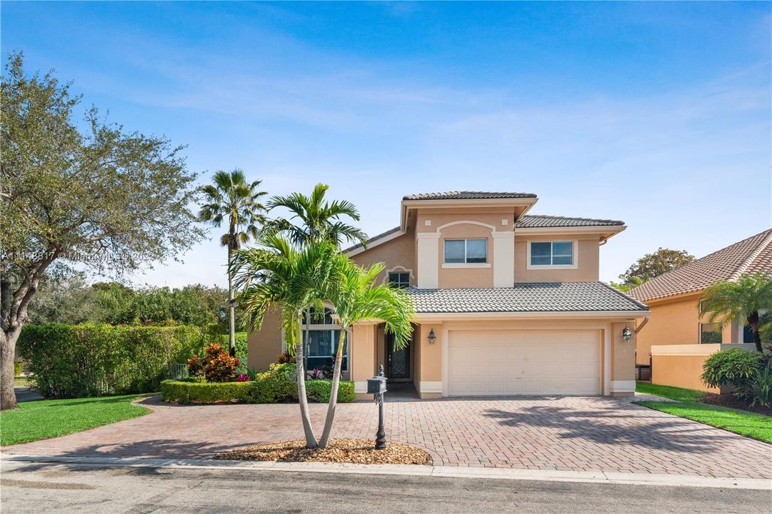 Recently Sold: $895,000 (5 beds, 3 baths, 3092 Square Feet)
