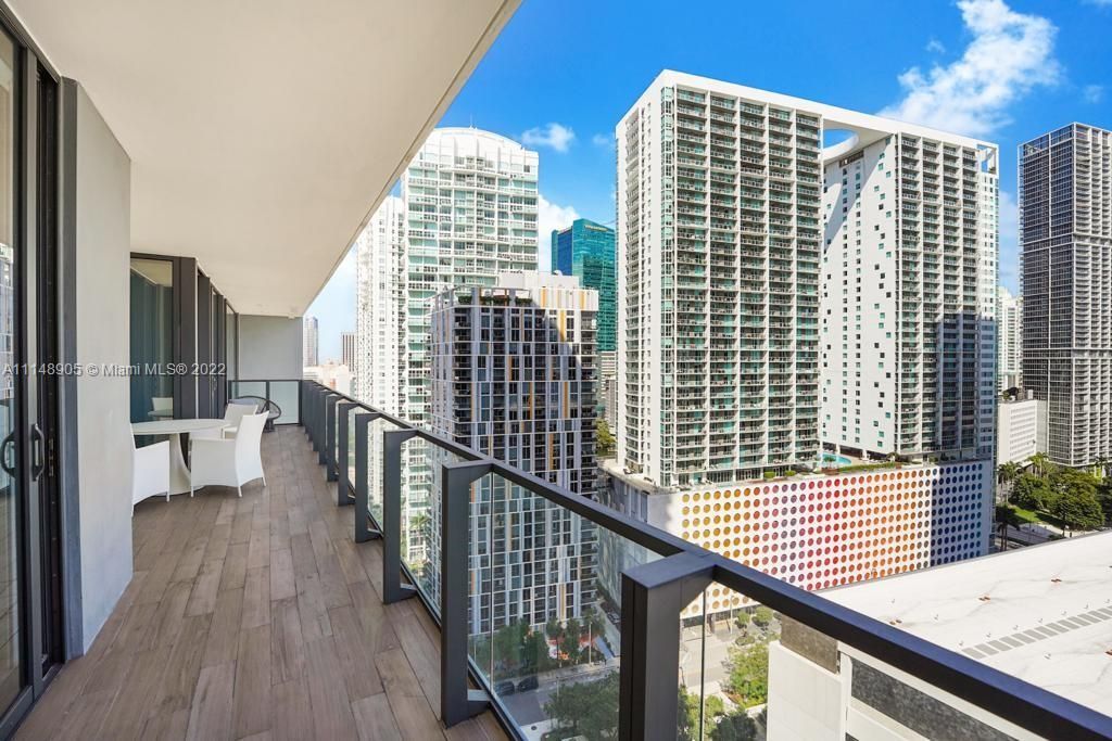 Recently Sold: $1,550,000 (3 beds, 3 baths, 1856 Square Feet)