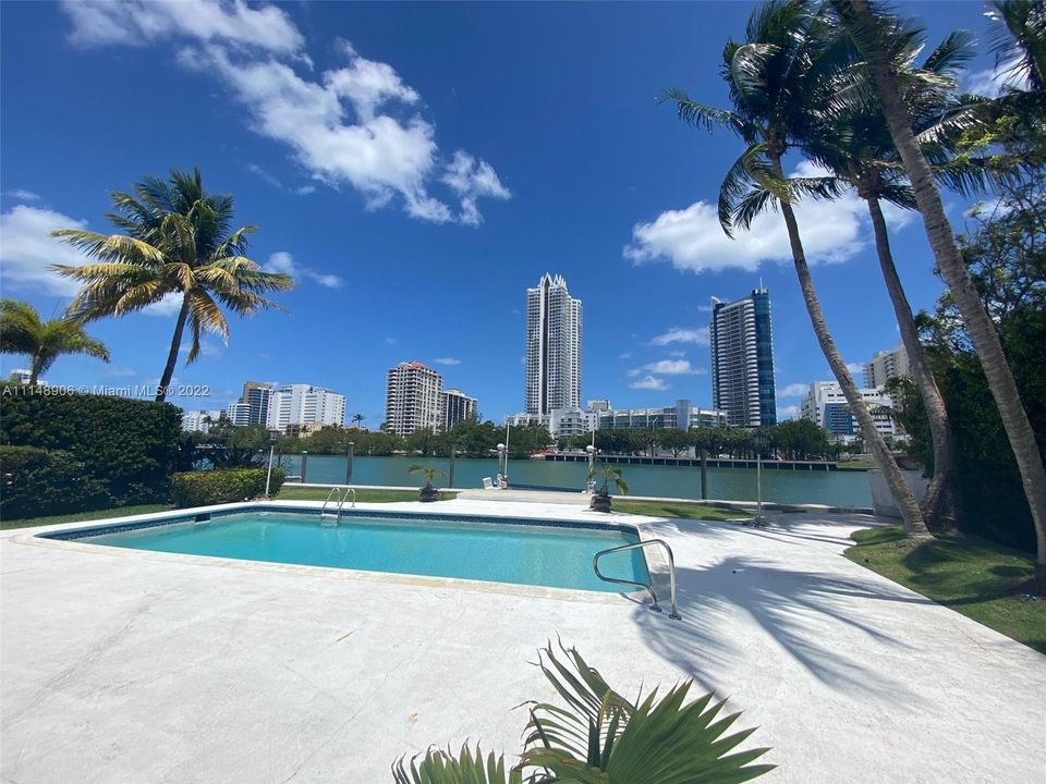 Recently Sold: $8,750,000 (4 beds, 3 baths, 3966 Square Feet)