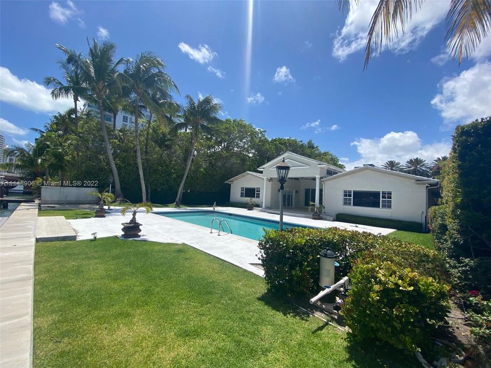 Recently Sold: $8,750,000 (4 beds, 3 baths, 3966 Square Feet)