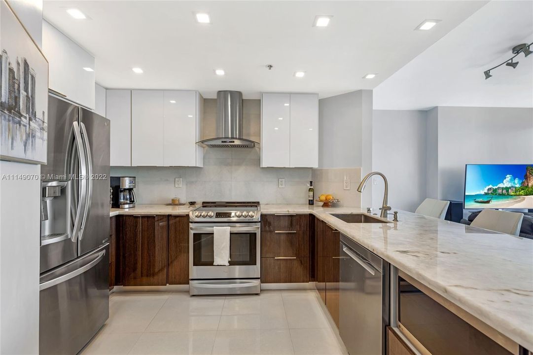 Recently Sold: $469,000 (2 beds, 2 baths, 1061 Square Feet)