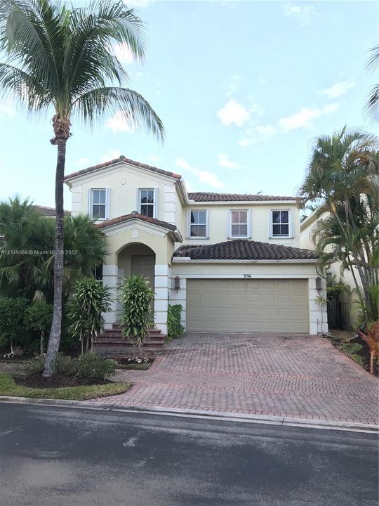 Recently Sold: $1,260,000 (4 beds, 3 baths, 2714 Square Feet)