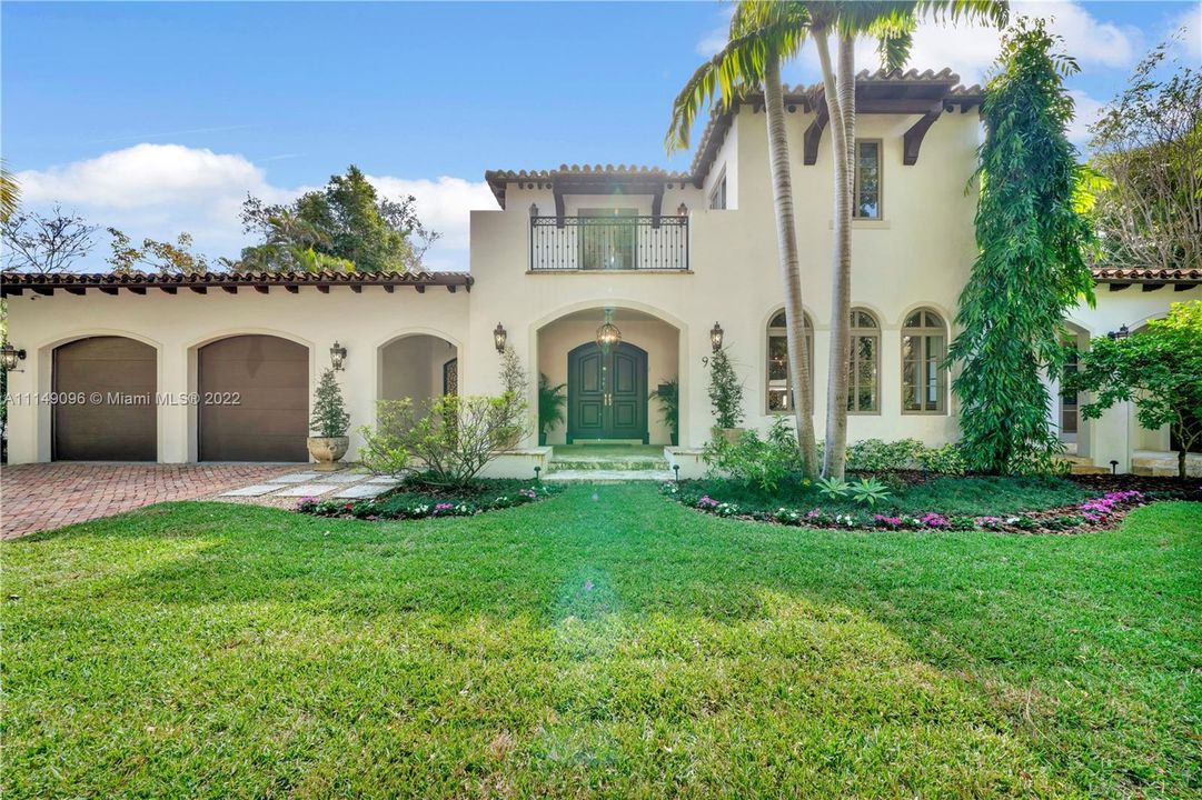 Recently Sold: $3,495,000 (4 beds, 4 baths, 4111 Square Feet)