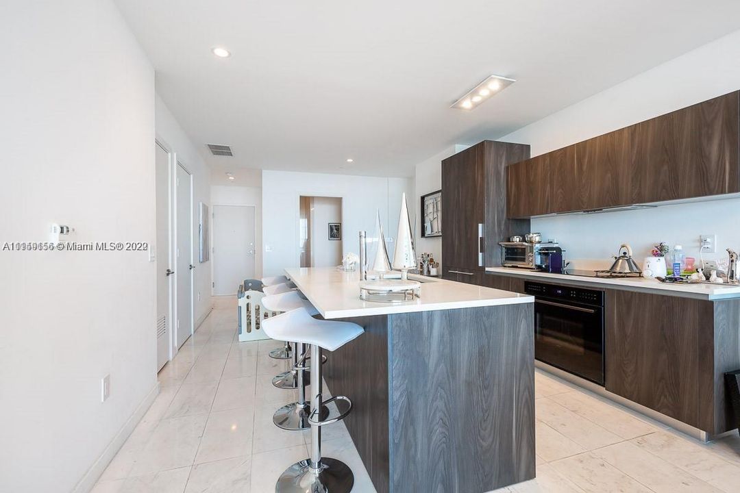 Recently Sold: $1,050,000 (2 beds, 3 baths, 1186 Square Feet)