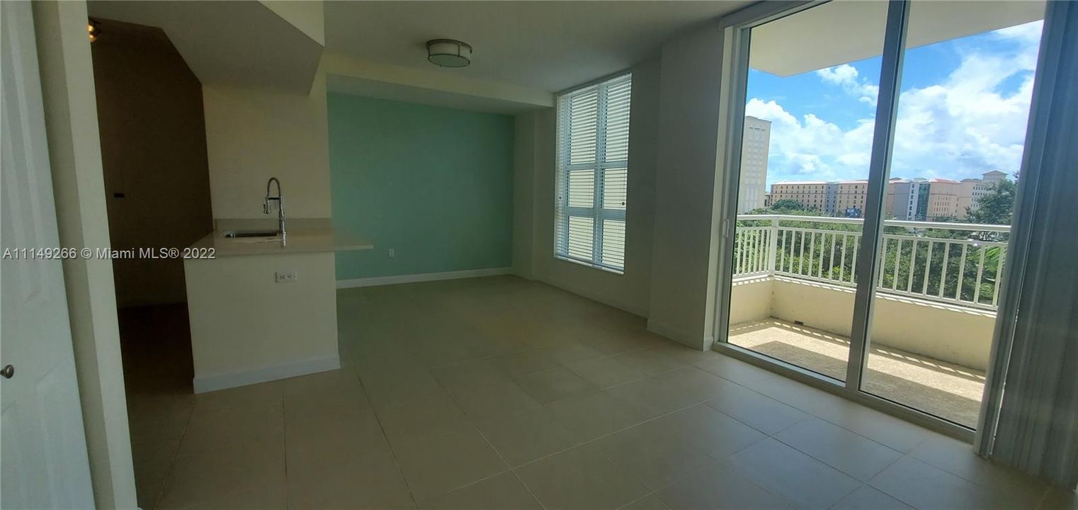 Recently Sold: $310,000 (1 beds, 1 baths, 614 Square Feet)