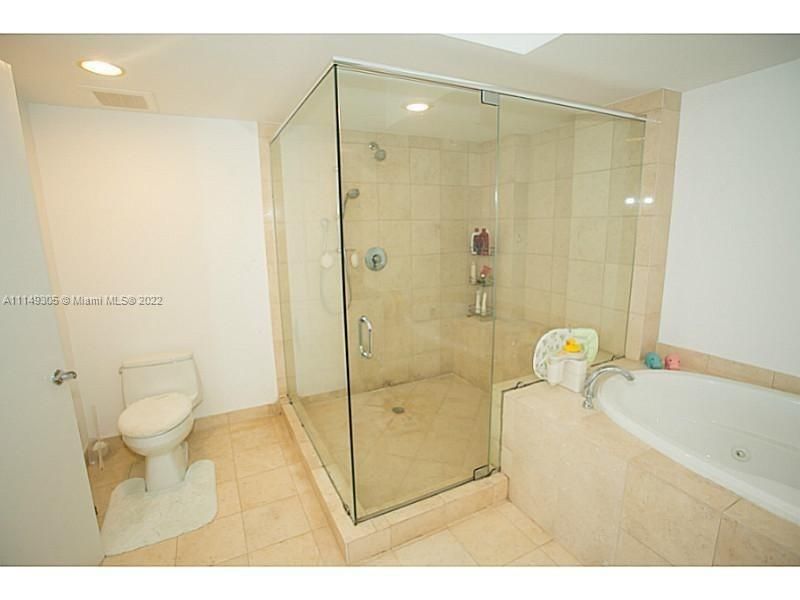 最近售出: $875,000 (2 贝兹, 2 浴室, 1337 平方英尺)
