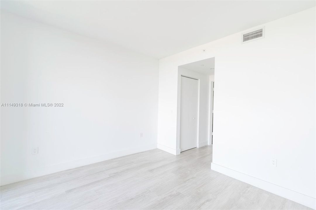 Recently Rented: $3,500 (1 beds, 1 baths, 737 Square Feet)