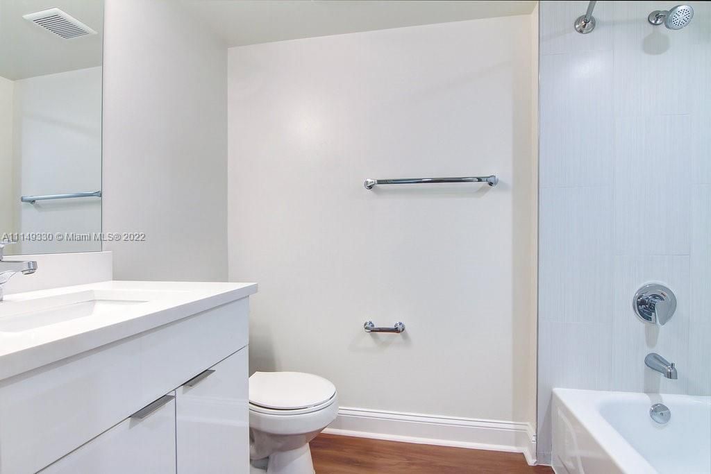 最近租的: $3,074 (2 贝兹, 2 浴室, 1054 平方英尺)