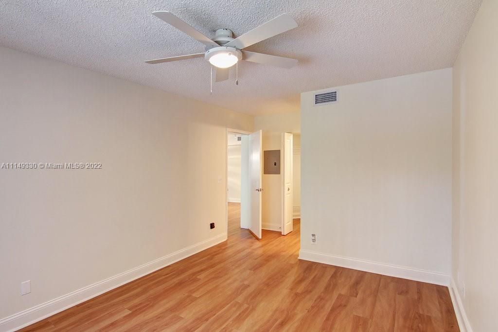 Recently Rented: $3,074 (2 beds, 2 baths, 1054 Square Feet)