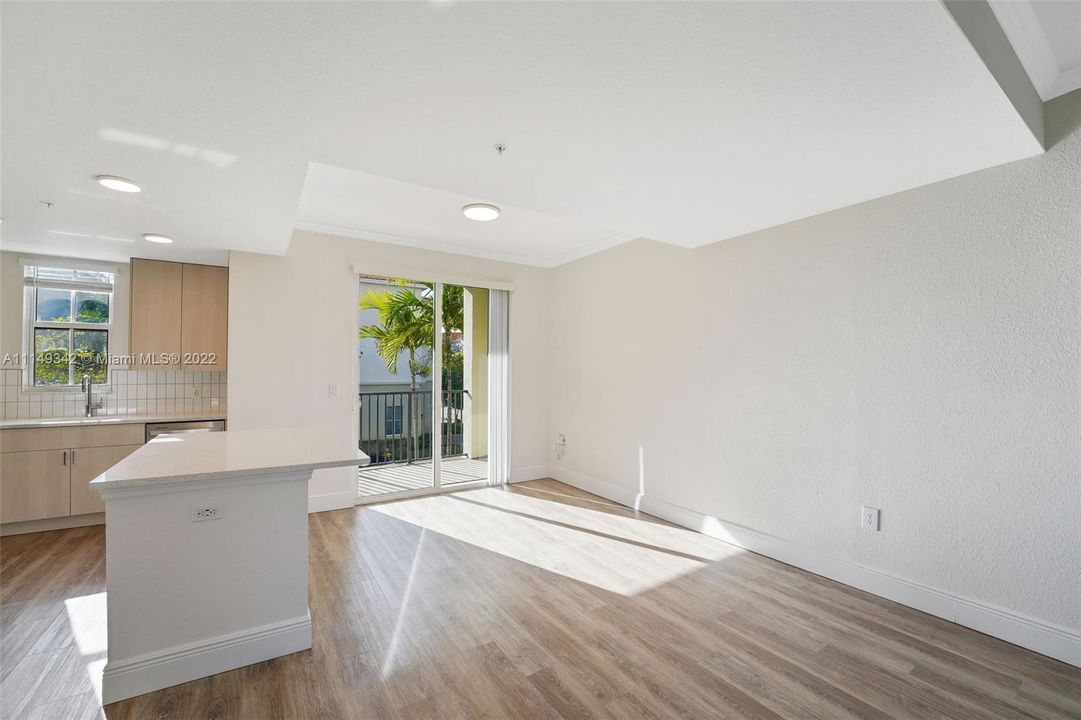 Recently Rented: $3,288 (2 beds, 2 baths, 1337 Square Feet)