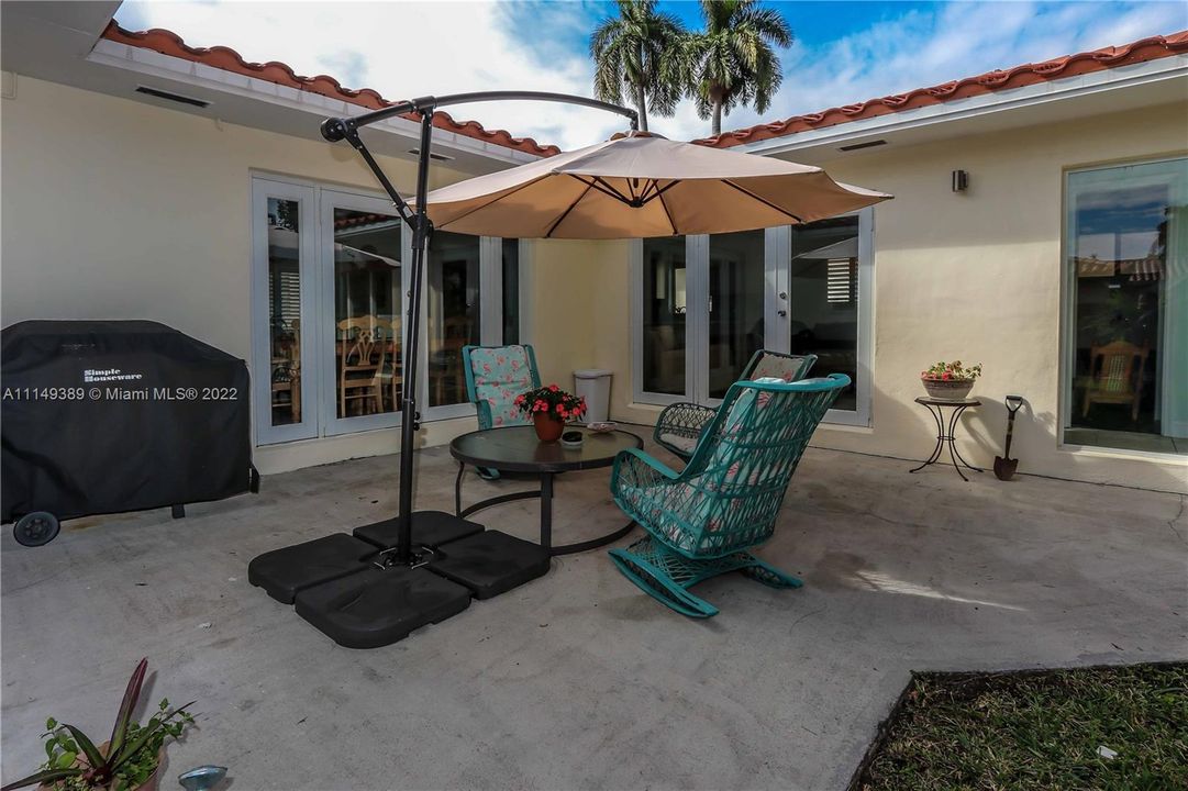Recently Sold: $879,000 (3 beds, 3 baths, 2244 Square Feet)